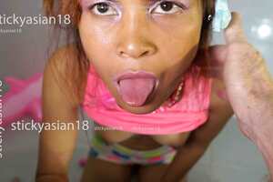 V53 "Cutey Star 22 sucks obediently in the bathroom" thumbnail 1